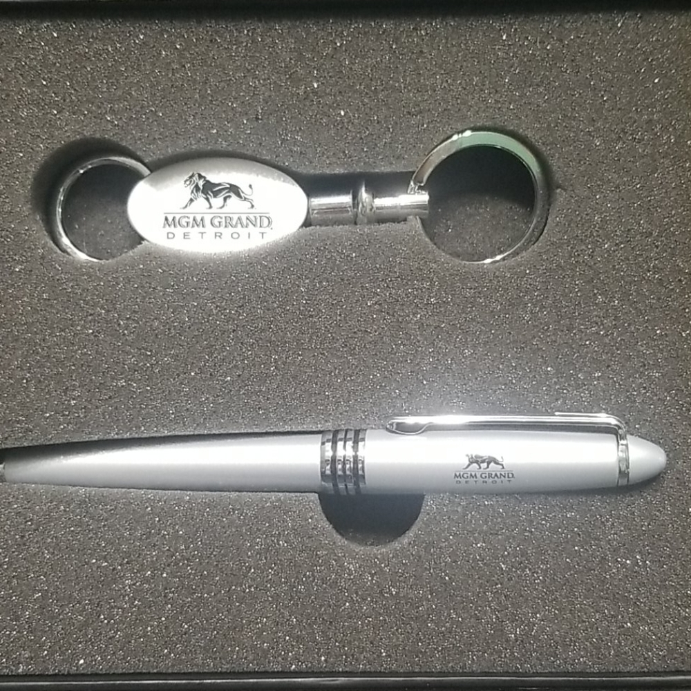 Pen + keychain set